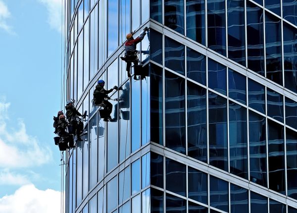 BUILDING FACADE CLEANING